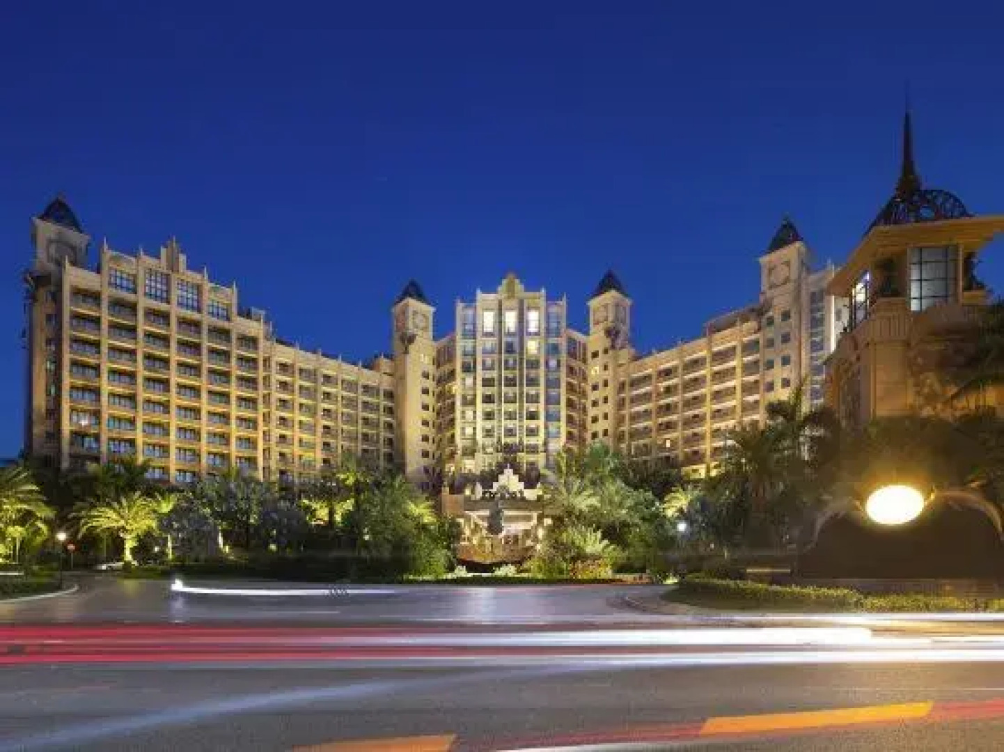 Yihai blue sky apartment (Lingshui Coral Sea store)