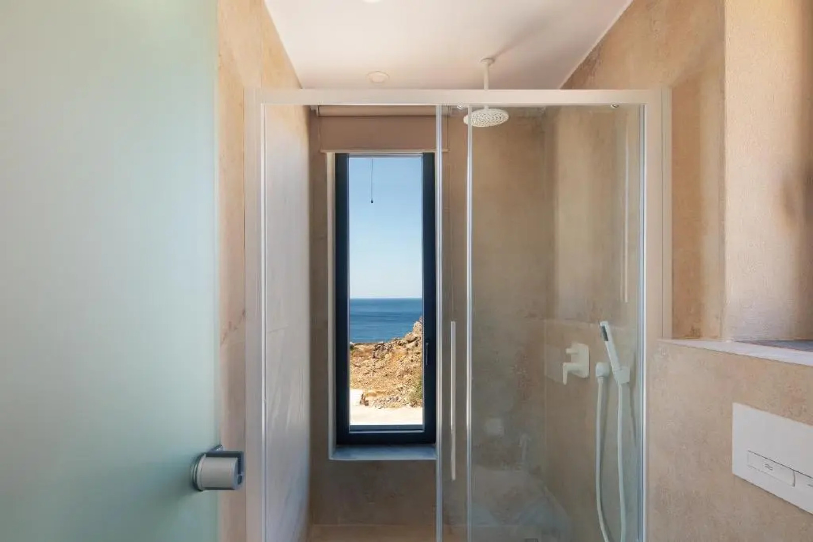 Seafront luxury villa with infinity pool & devine views!