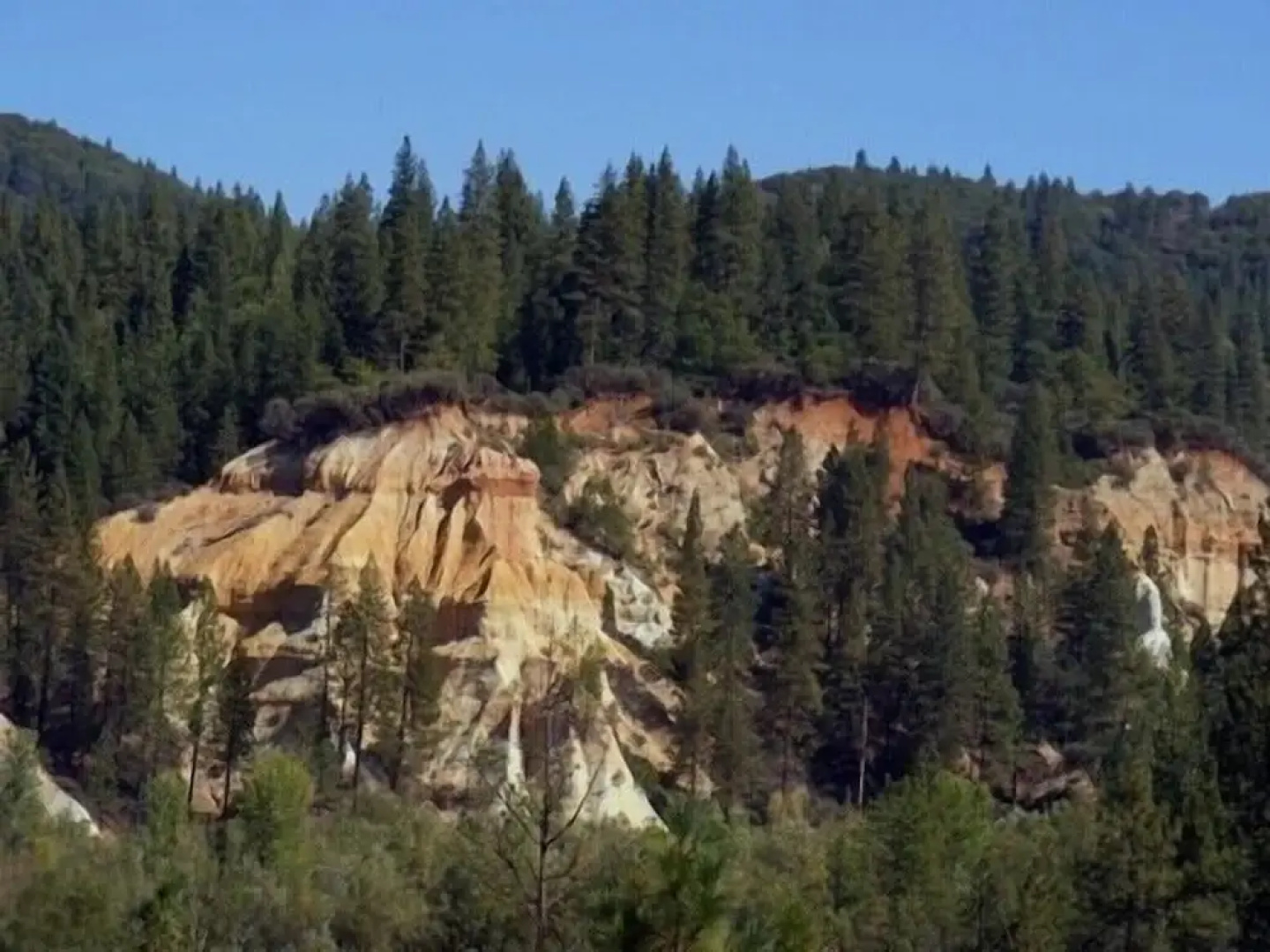 Grass Valley Courtyard Suites