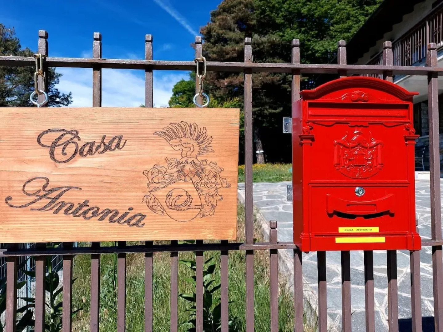 Rustic Villa With Lake Views
