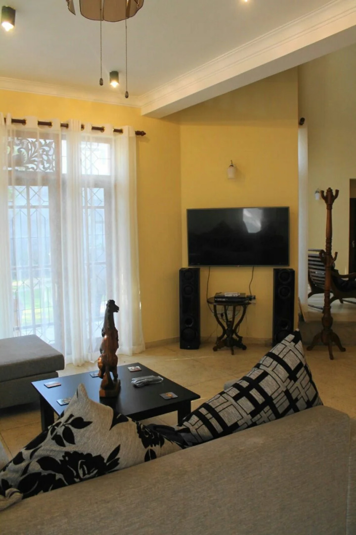 Mahakumara White House Hotel