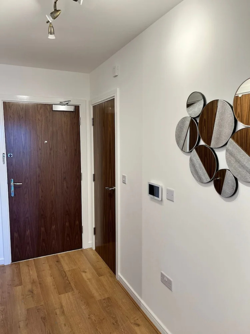 Luxury 2-bed Flat in Lakeside, West Thurrock