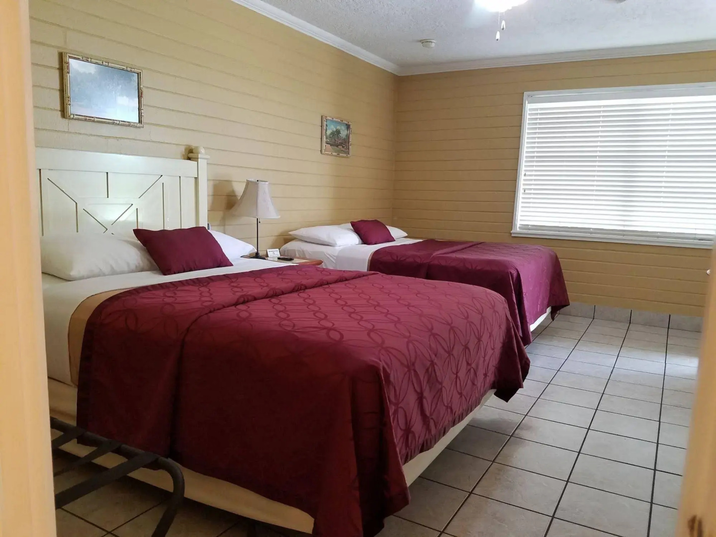 Lakeside Inn and Cafe