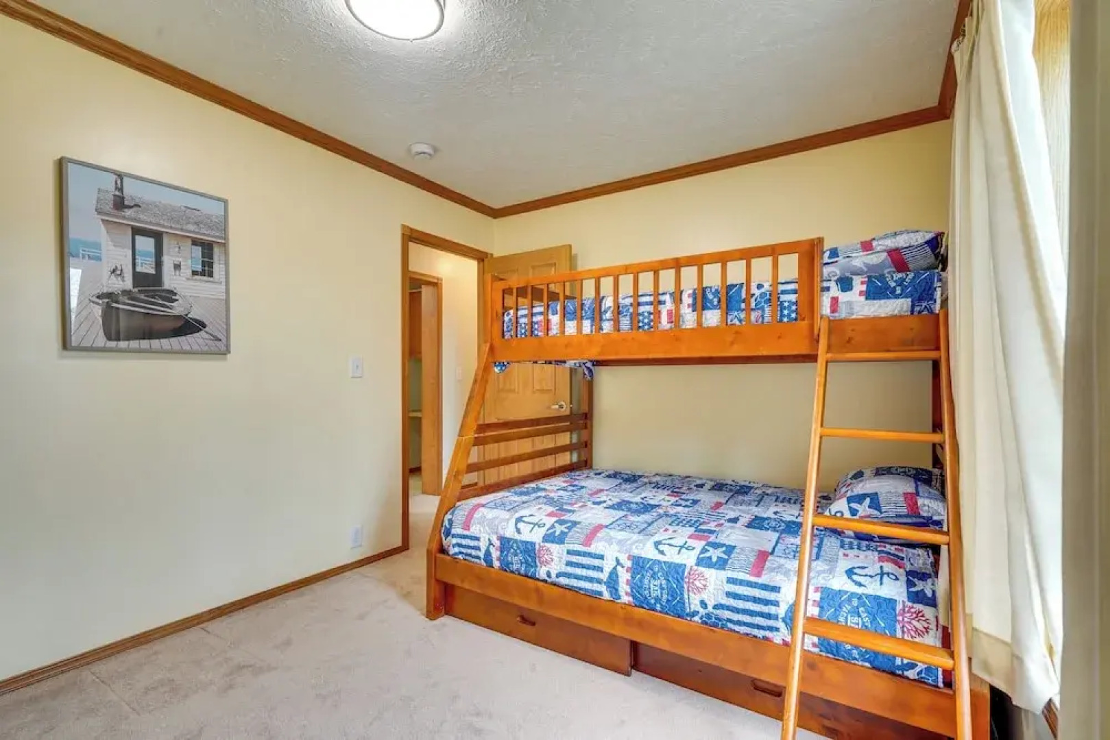 Serene Zanesville Getaway: Hot Tub, 2 Decks!