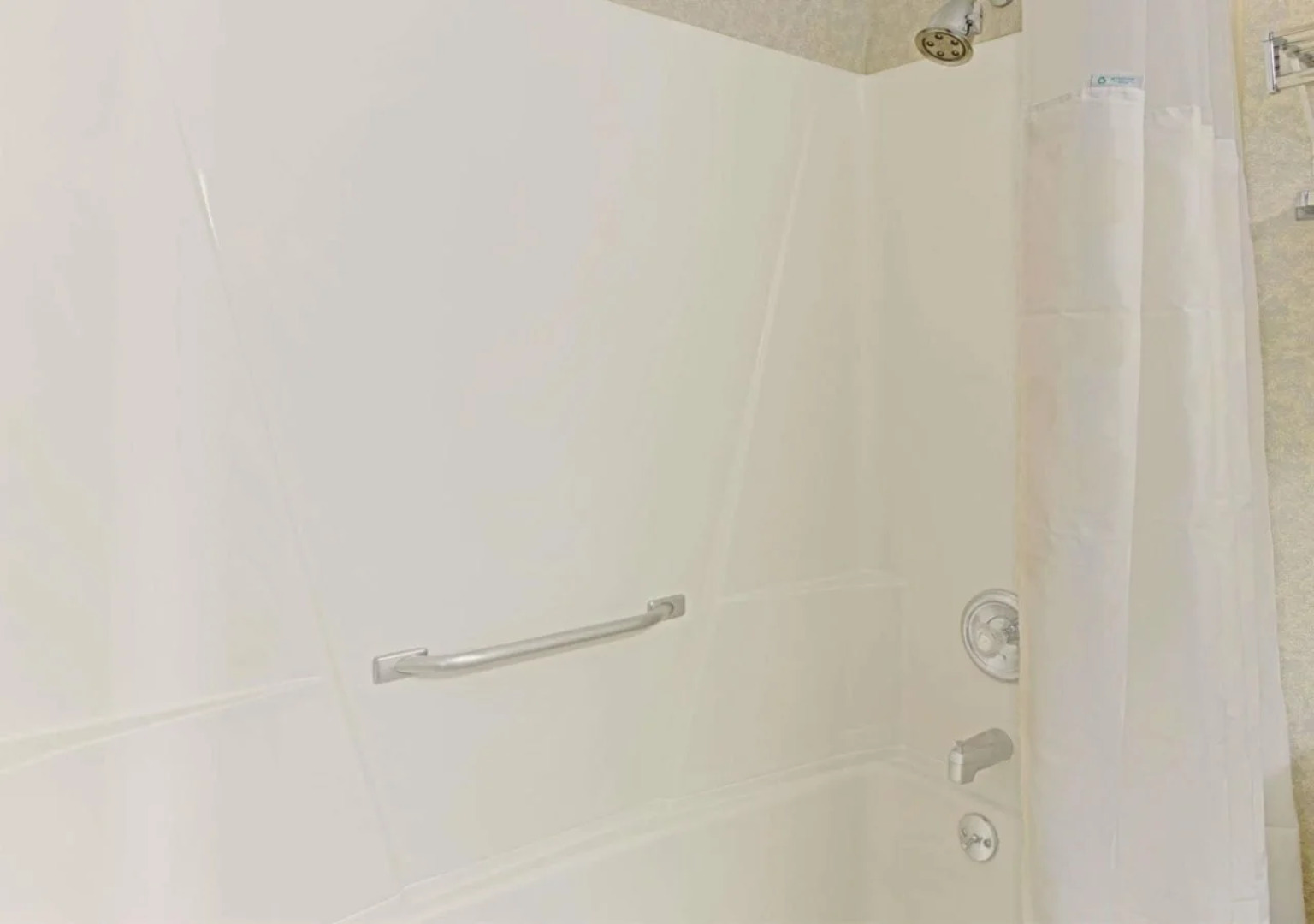 Ramada by Wyndham Waukegan/Great Lakes