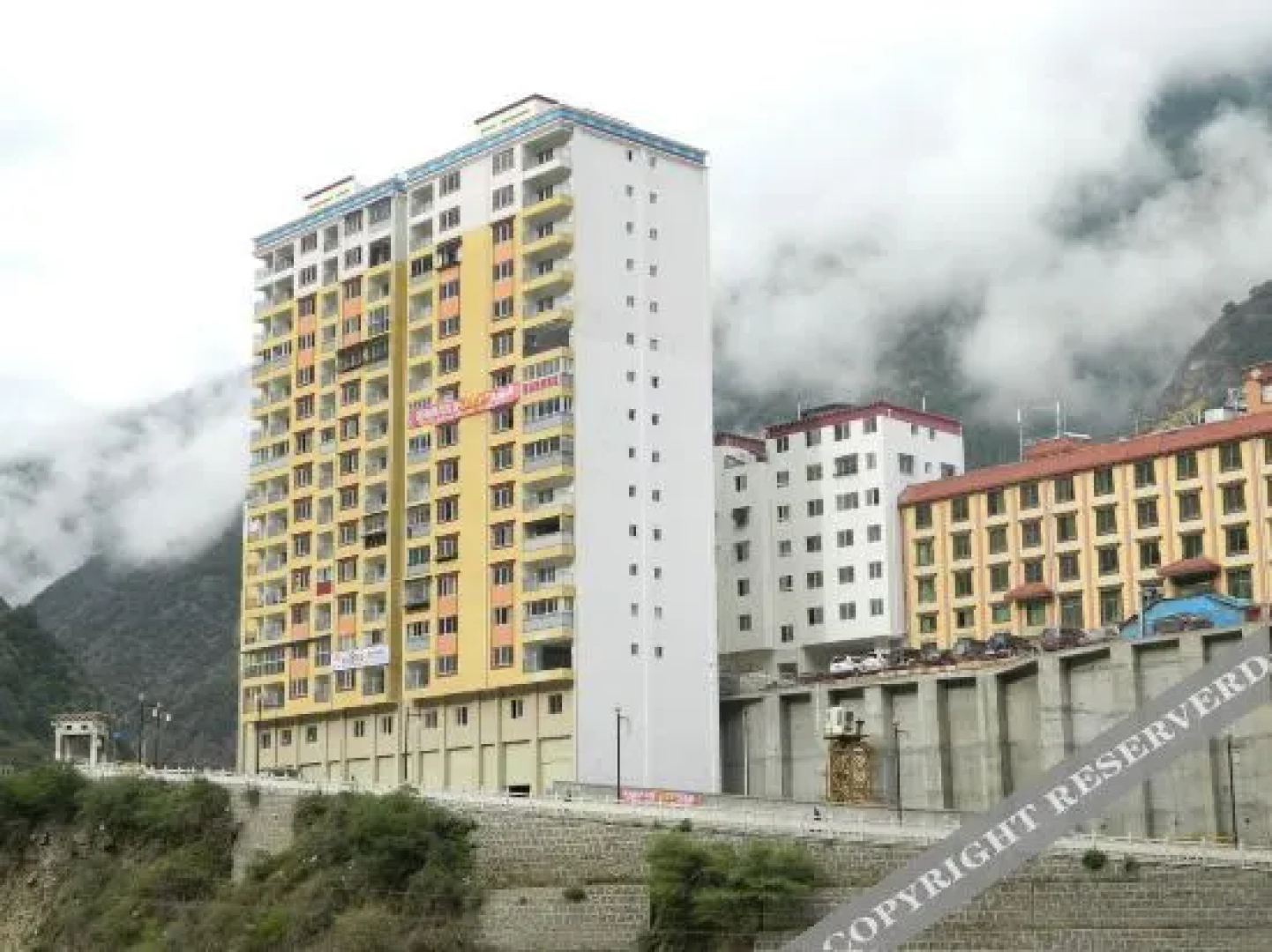 Yajiang Yashang Business Hotel