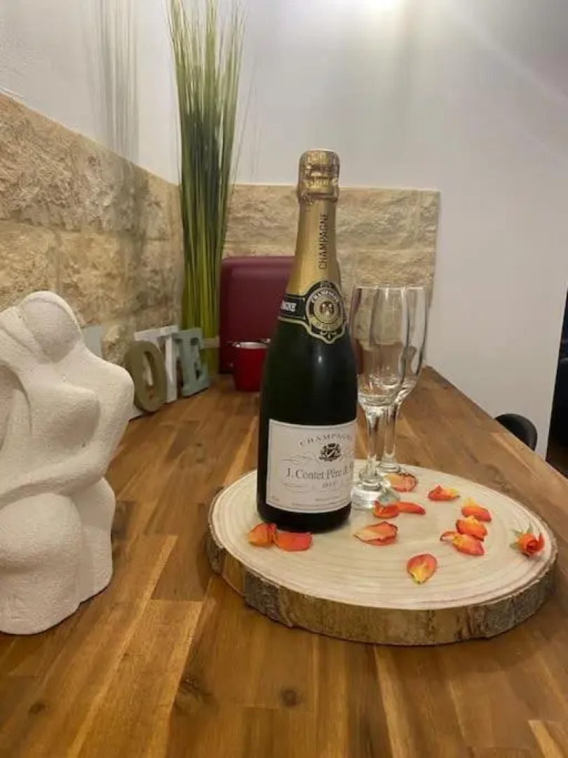 Loveroom auriol, romantique et coquine