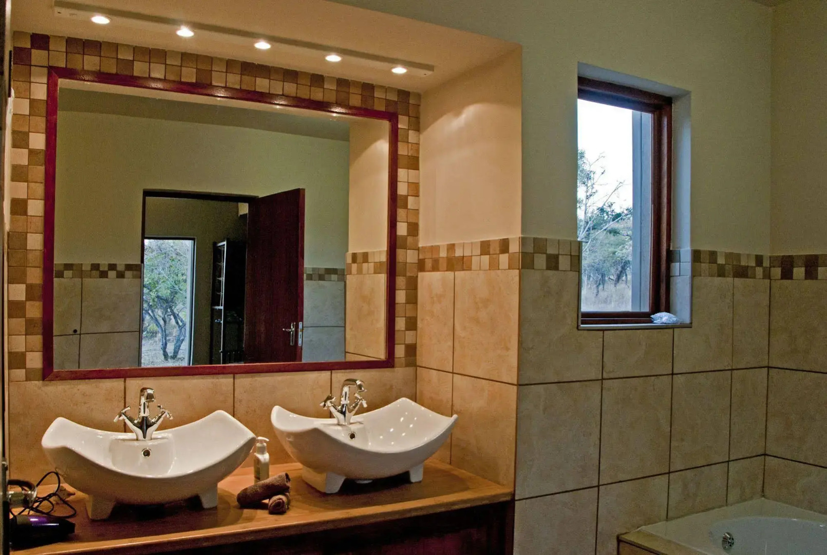 Cheetah Paw Eco Lodge