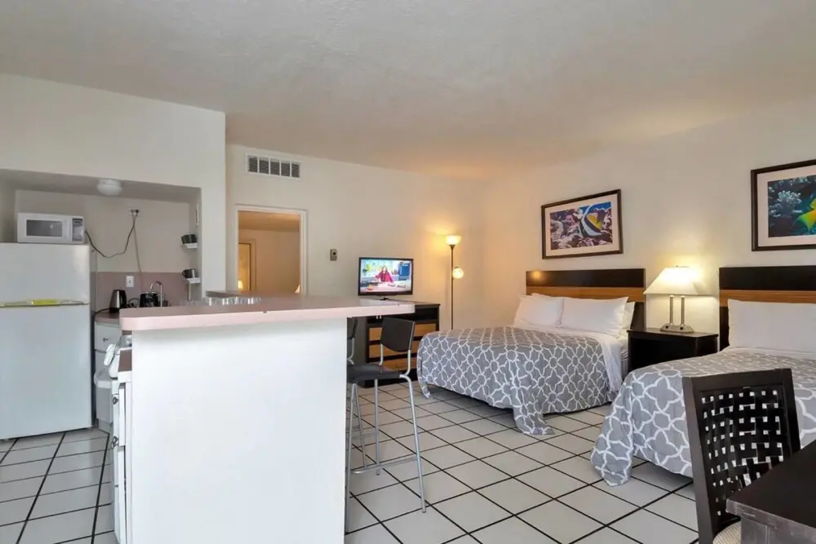 Amazing 1br apartment with pool, Hallandale Beach!