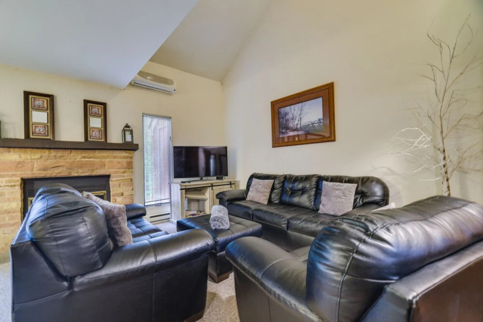 Pet-friendly Lake Harmony Townhome w/ Pool Access!