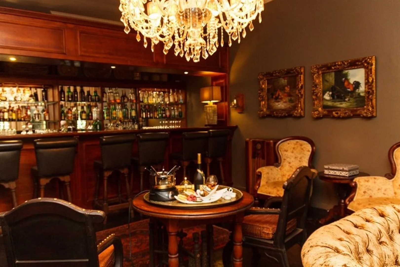 Shangri-La Country Hotel