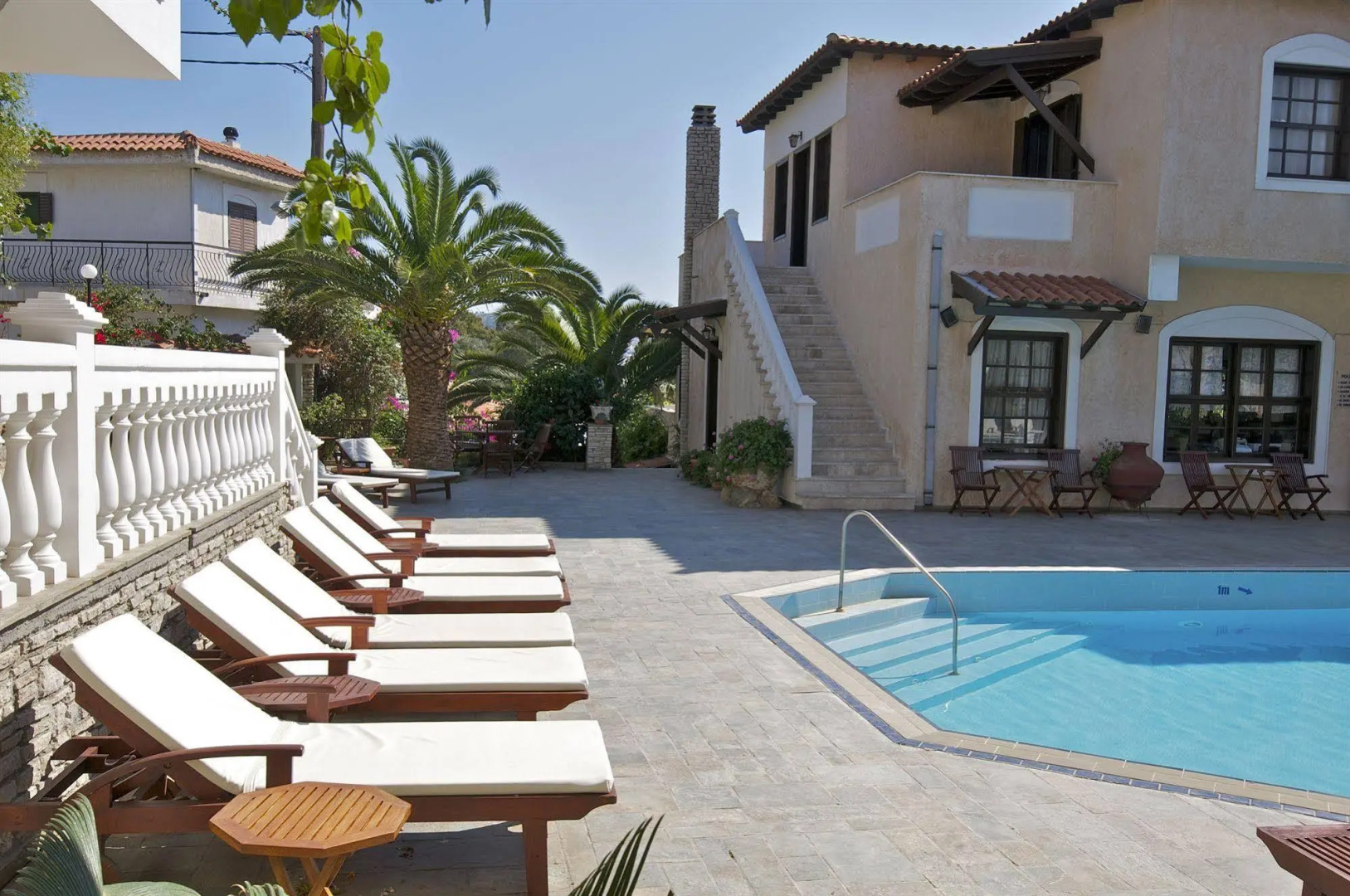 Ino Hotel & Suites