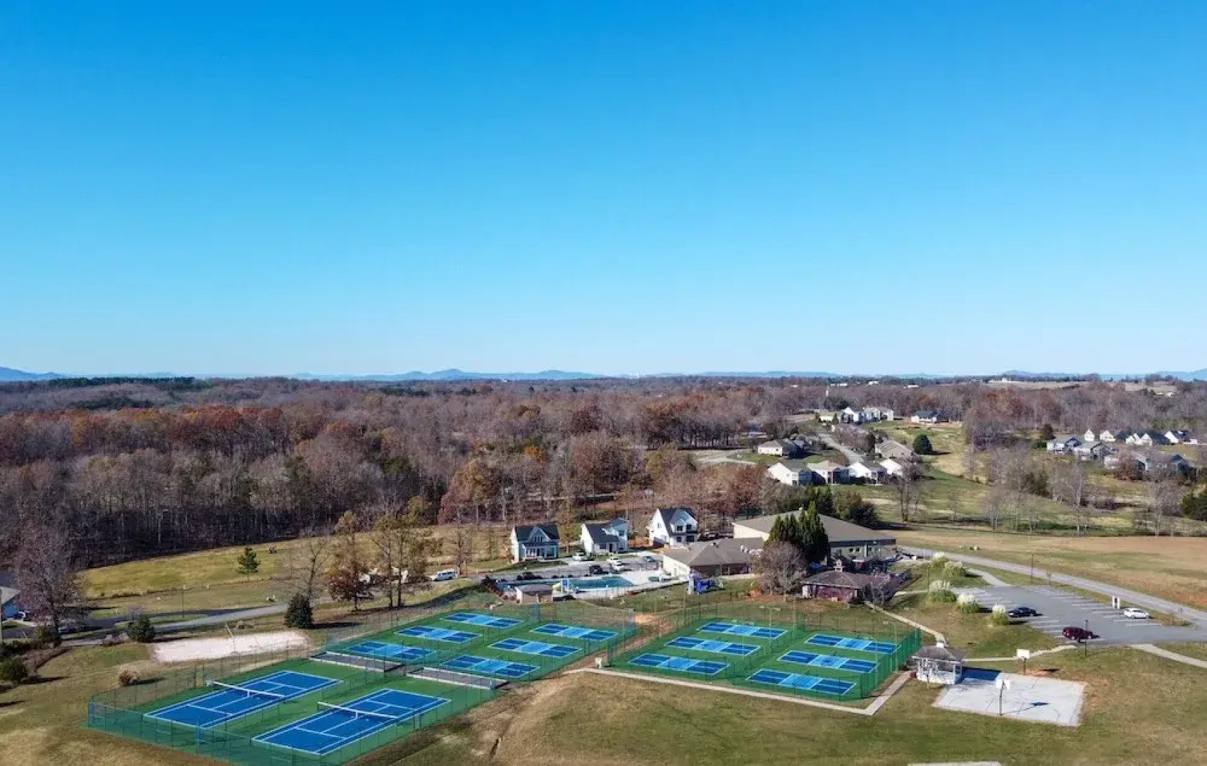 Resort Amenities & Beach Access: Huddleston Condo