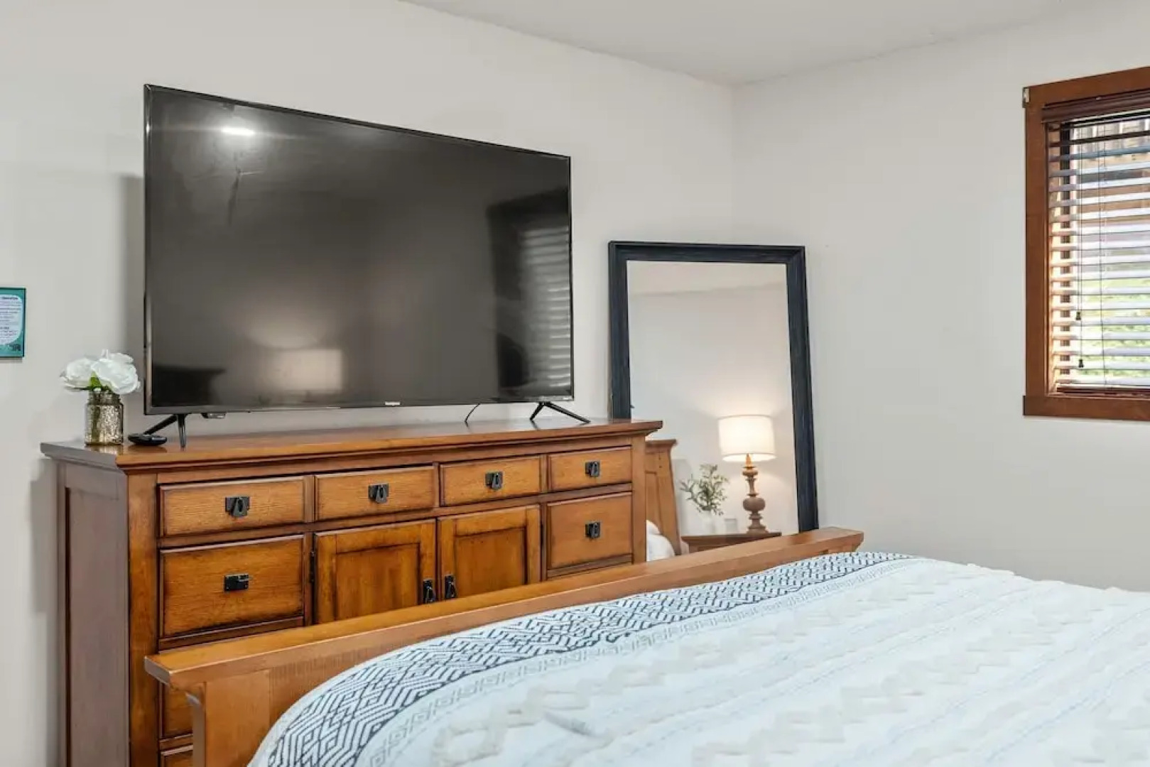 The Bear s Den by Avantstay Prime Location Renovated w Movie Game Room