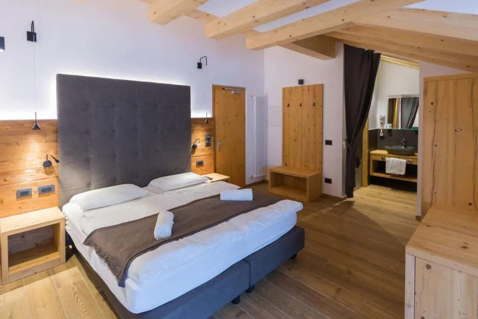 Arnica Mountain Hotel