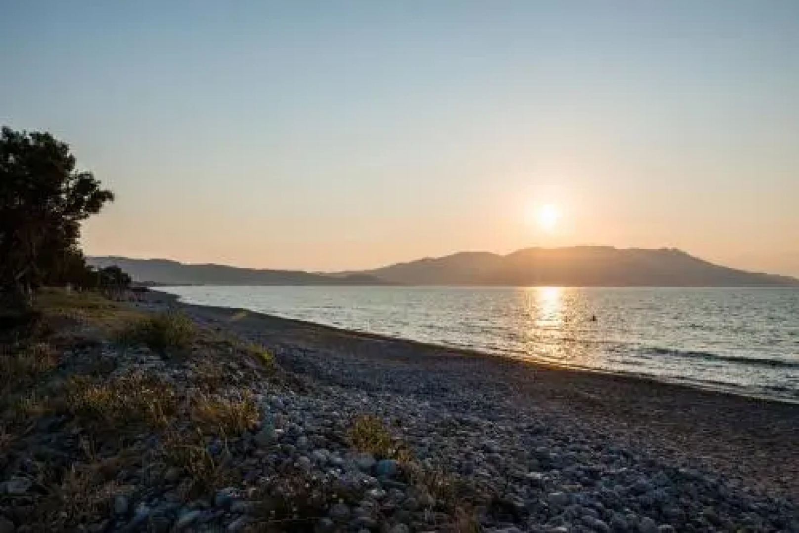 Niovi Seaside Suites