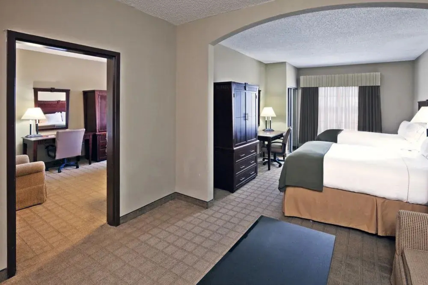Holiday Inn Express Hotel & Suites Shawnee I-40