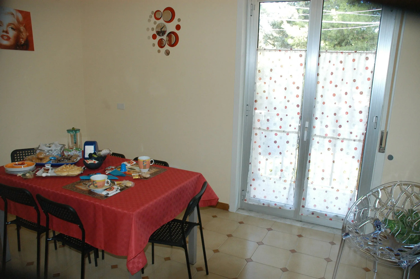 Hollywood Bed & Breakfast