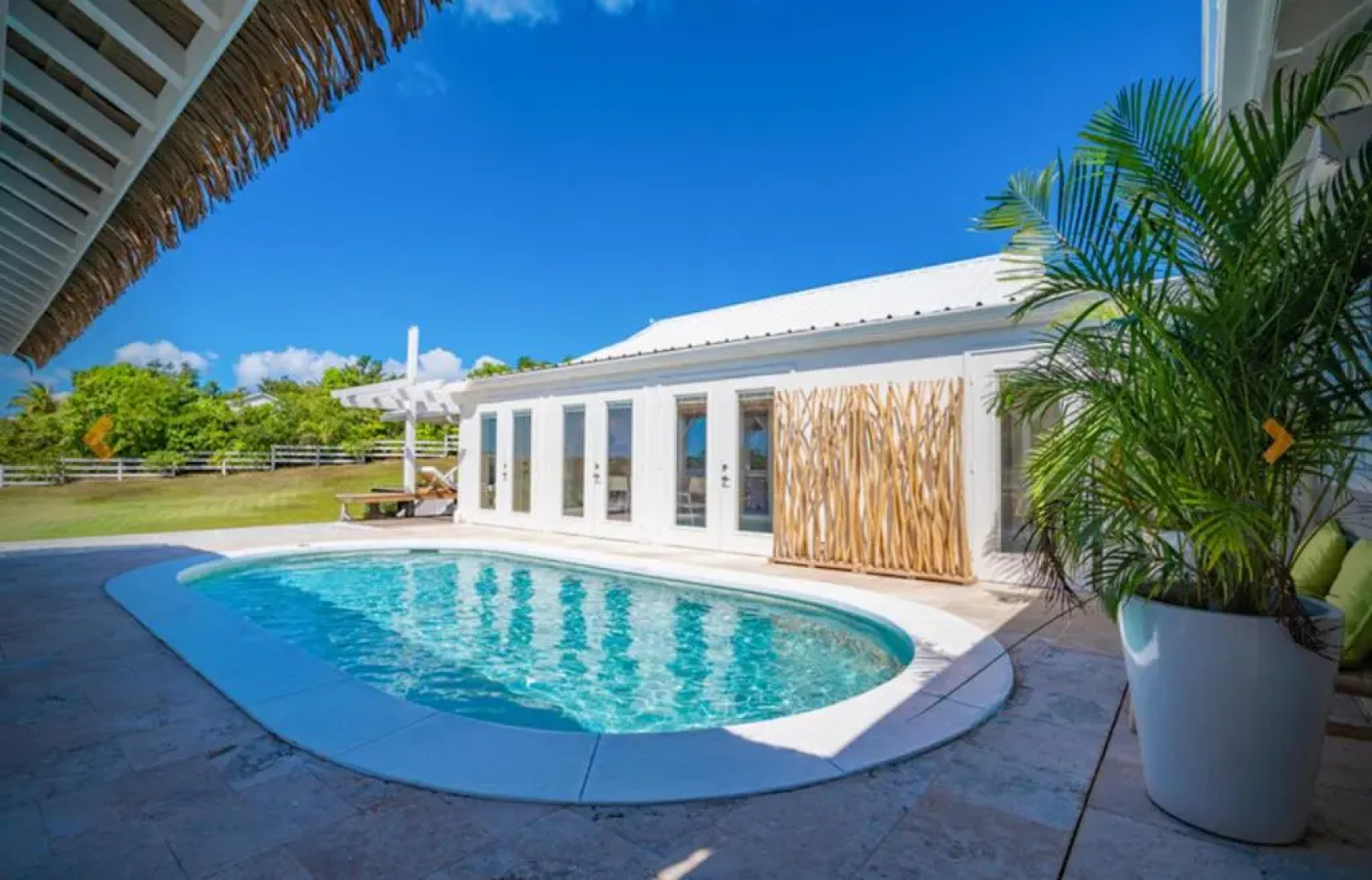 3 bedrooms villa at Les Terres Basses 200 m away from the beach with lake view private pool and enclosed garden