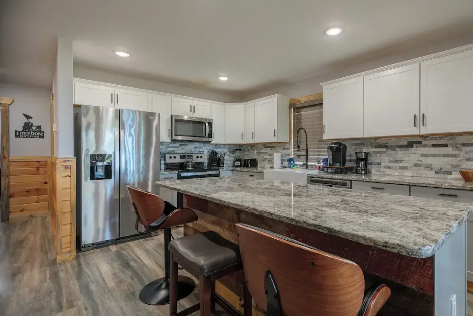 Hot Tub & Mini Golf: Mtn-view Haven in Kodak!