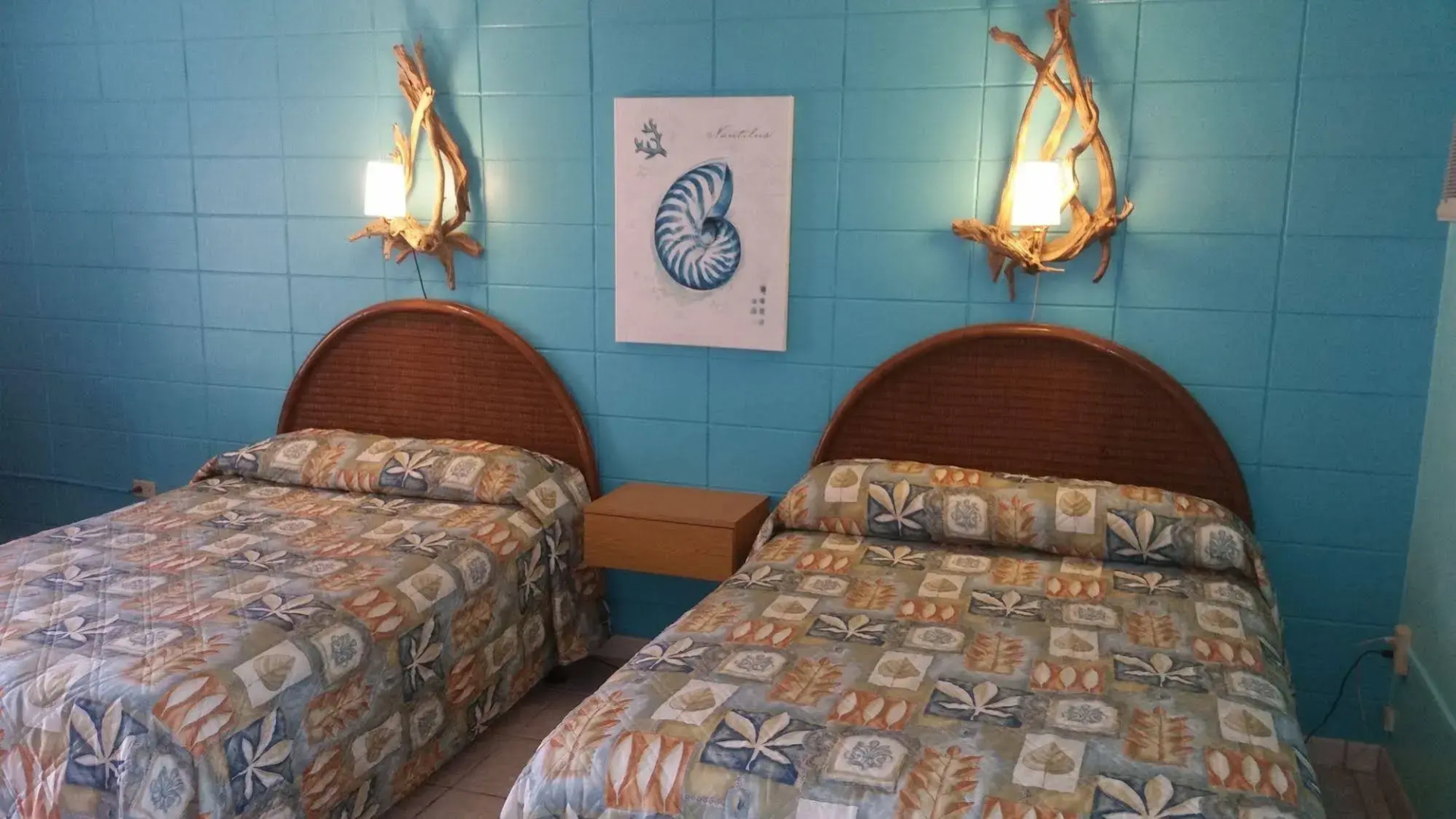 Royal Hawaiian Motel/Botel