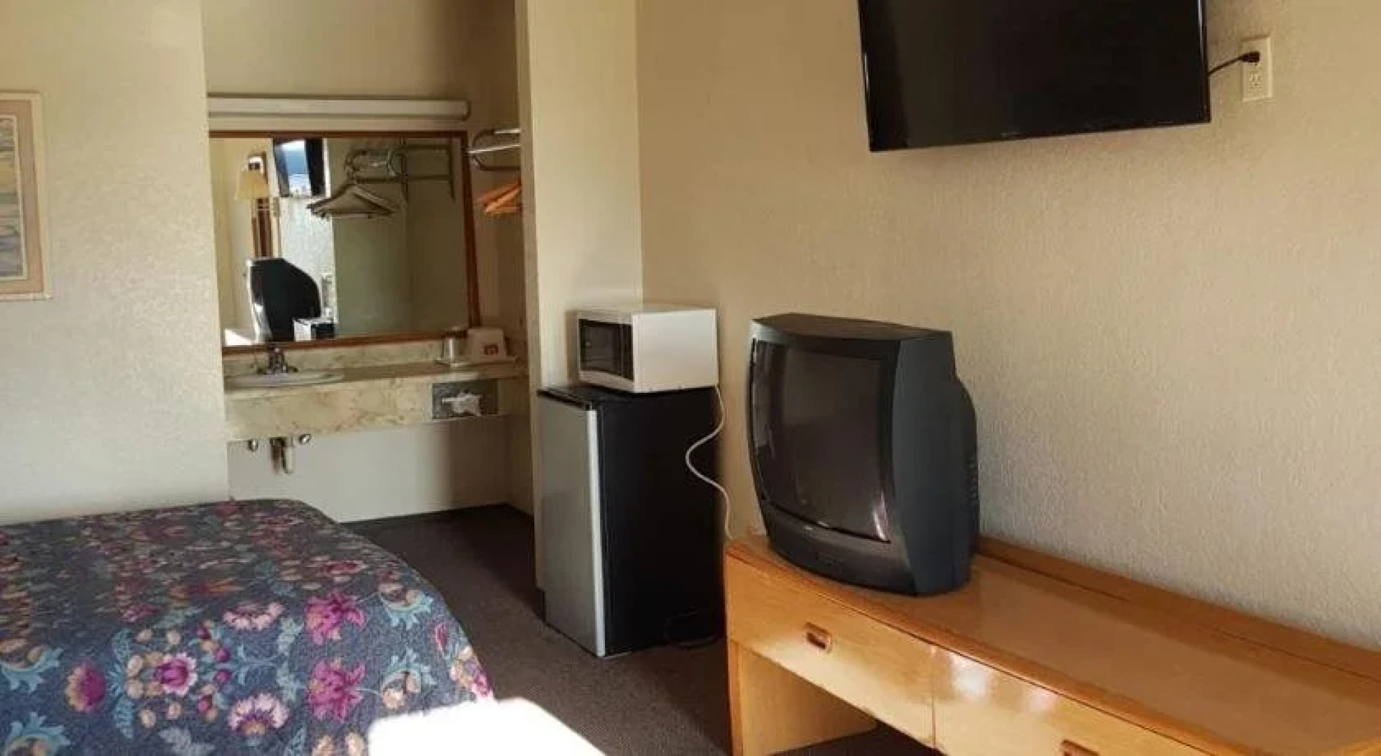 Regency Inn & Suites Bay City