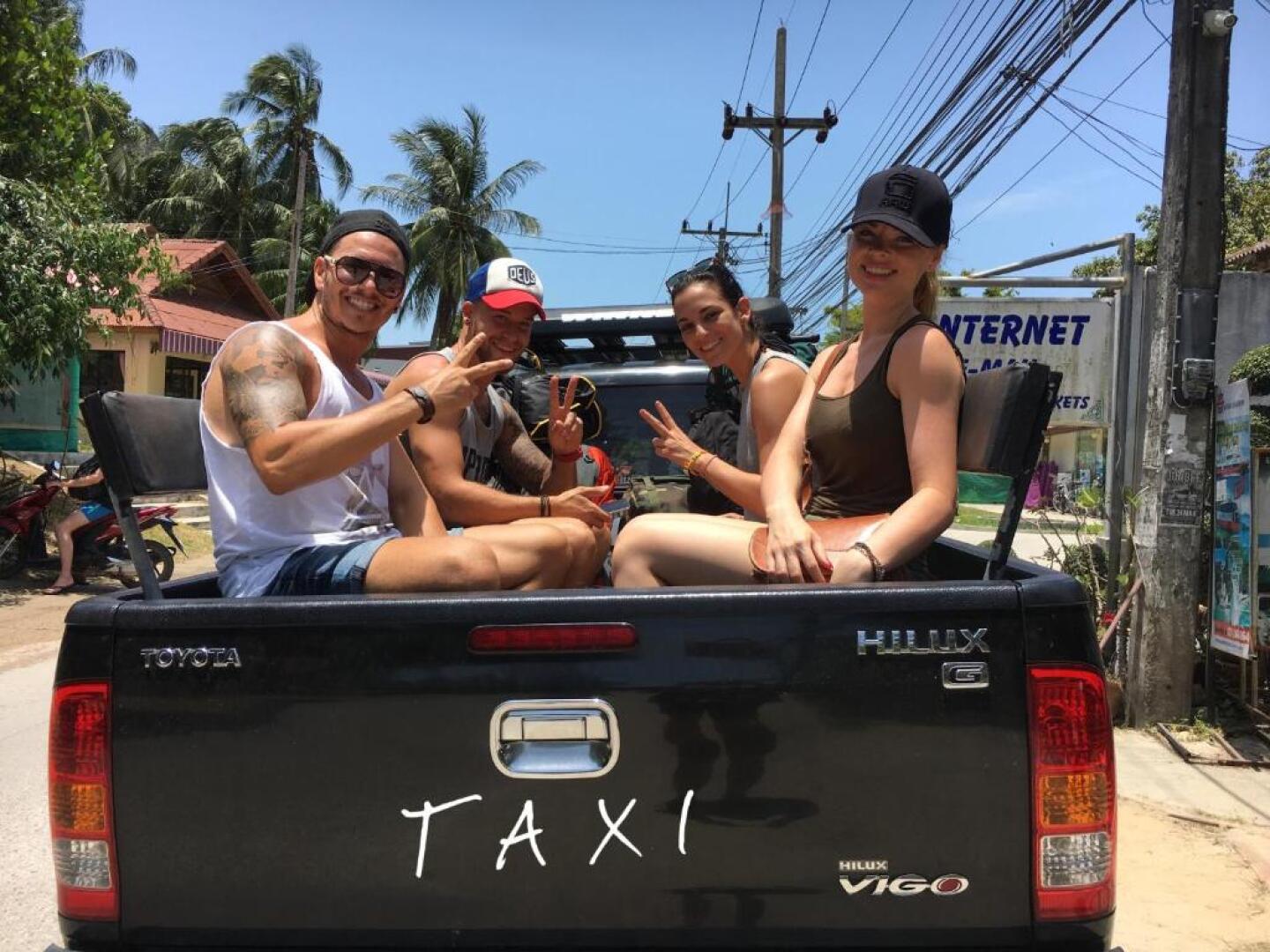 Jungle Hut Bungalows & Hotel