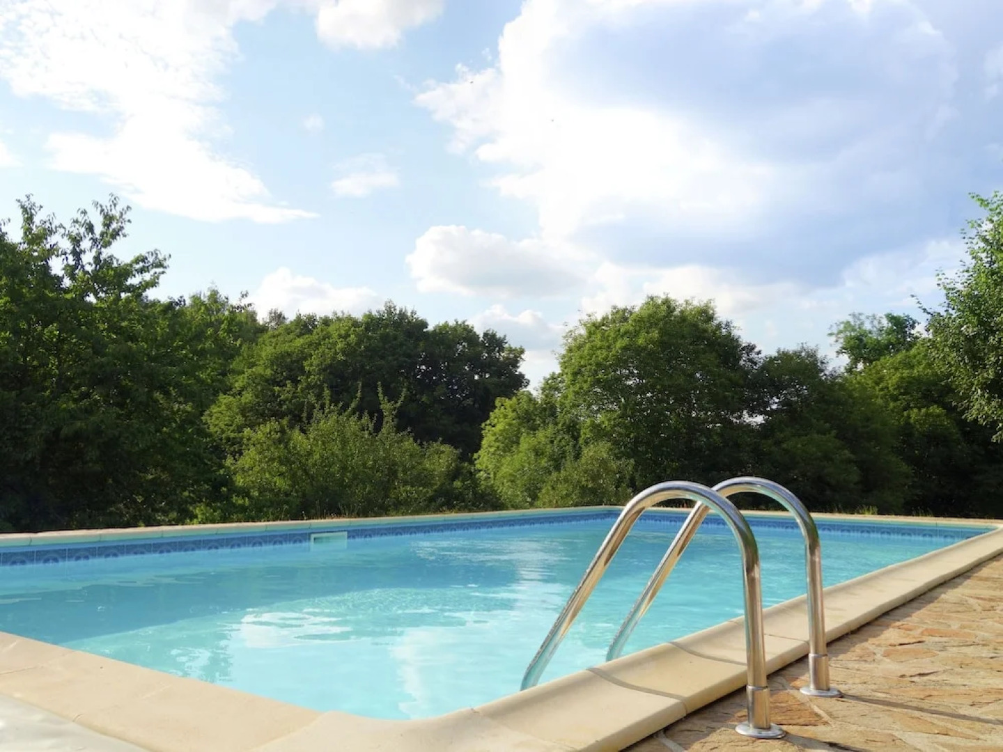 Lovely Villa in La Coquille with Swimming Pool