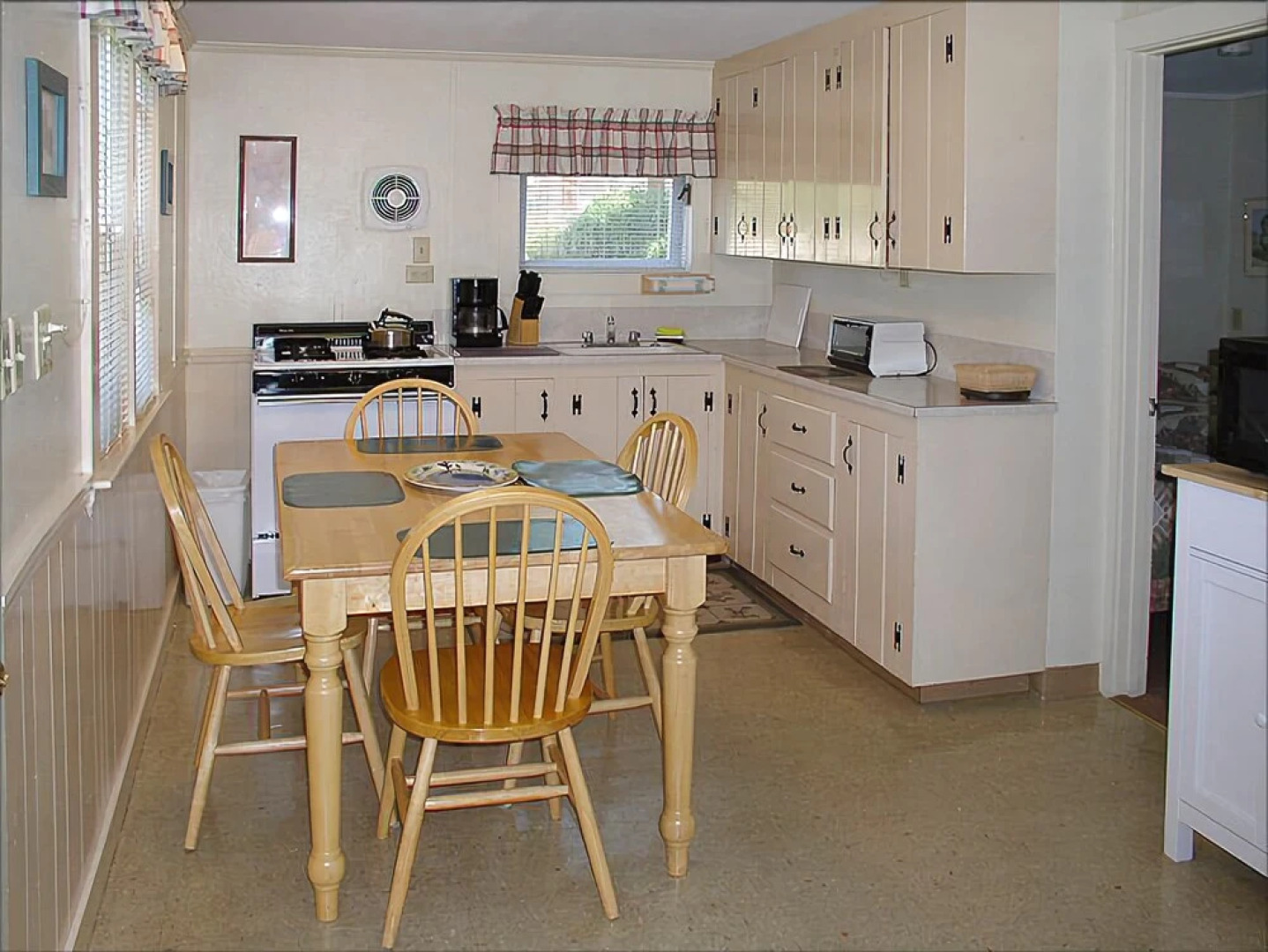 Midway Motel and Cottages