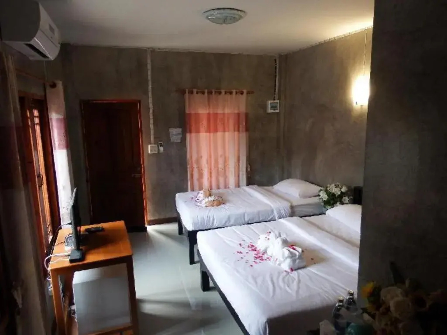 Pon-Pon & Nuan-La-Or