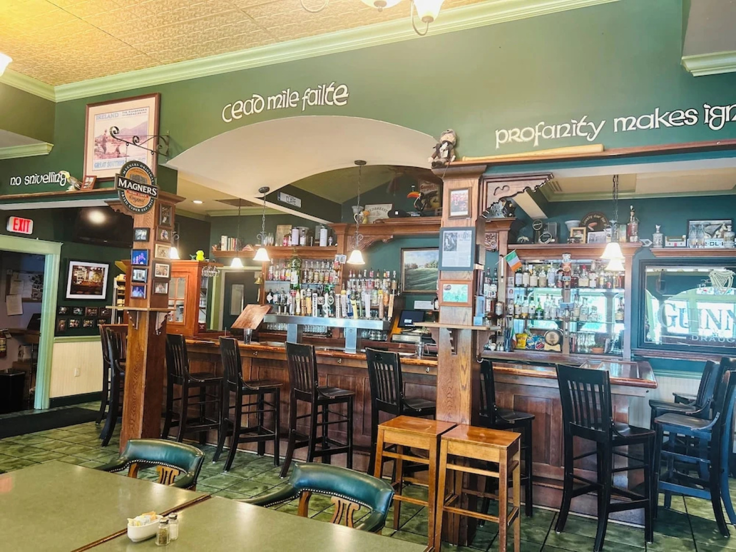 County Clare Irish Hotel & Pub