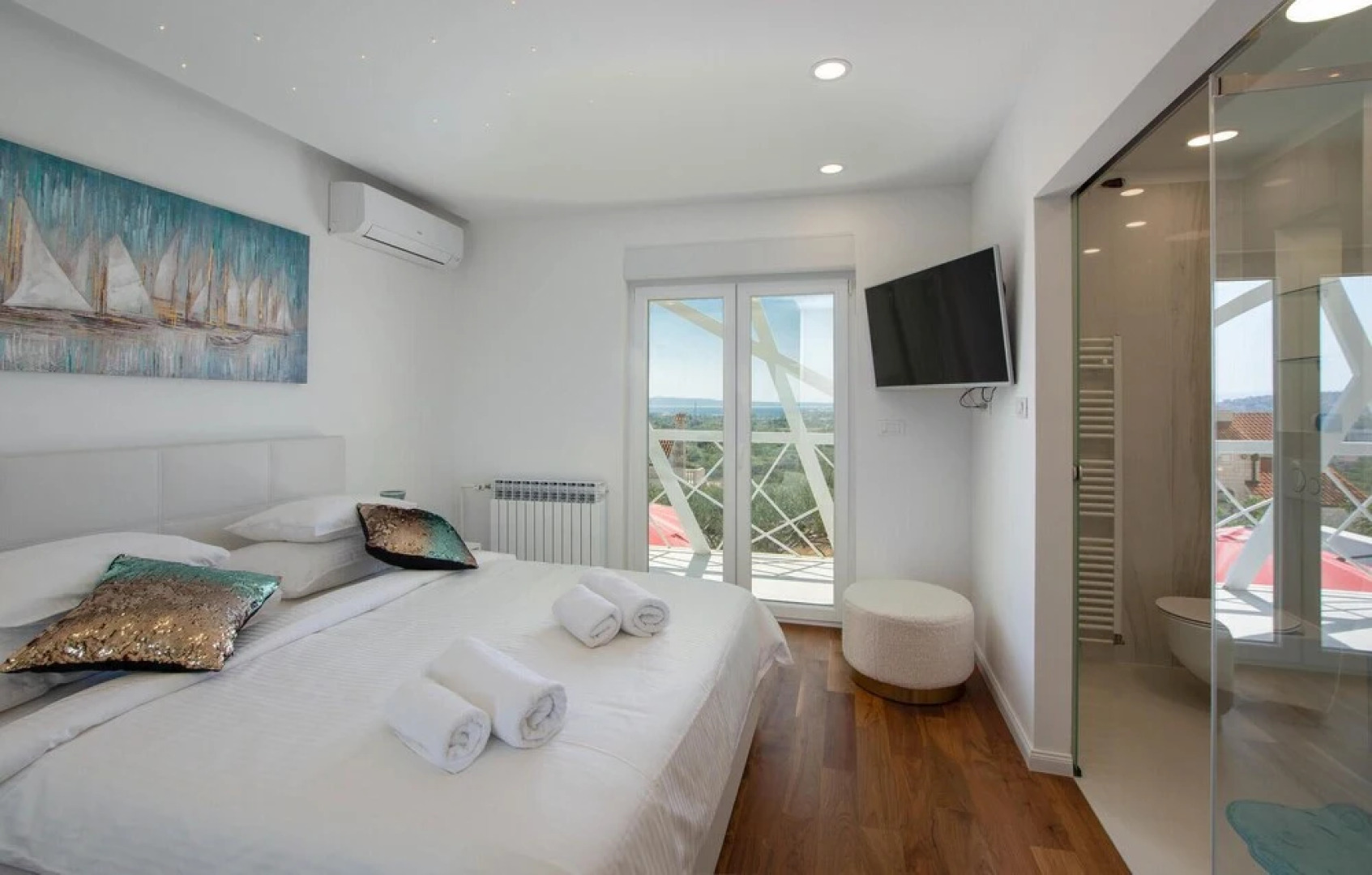 Beautiful Home in Zrnovnica With Sauna, Wifi and Outdoor Swimming Pool