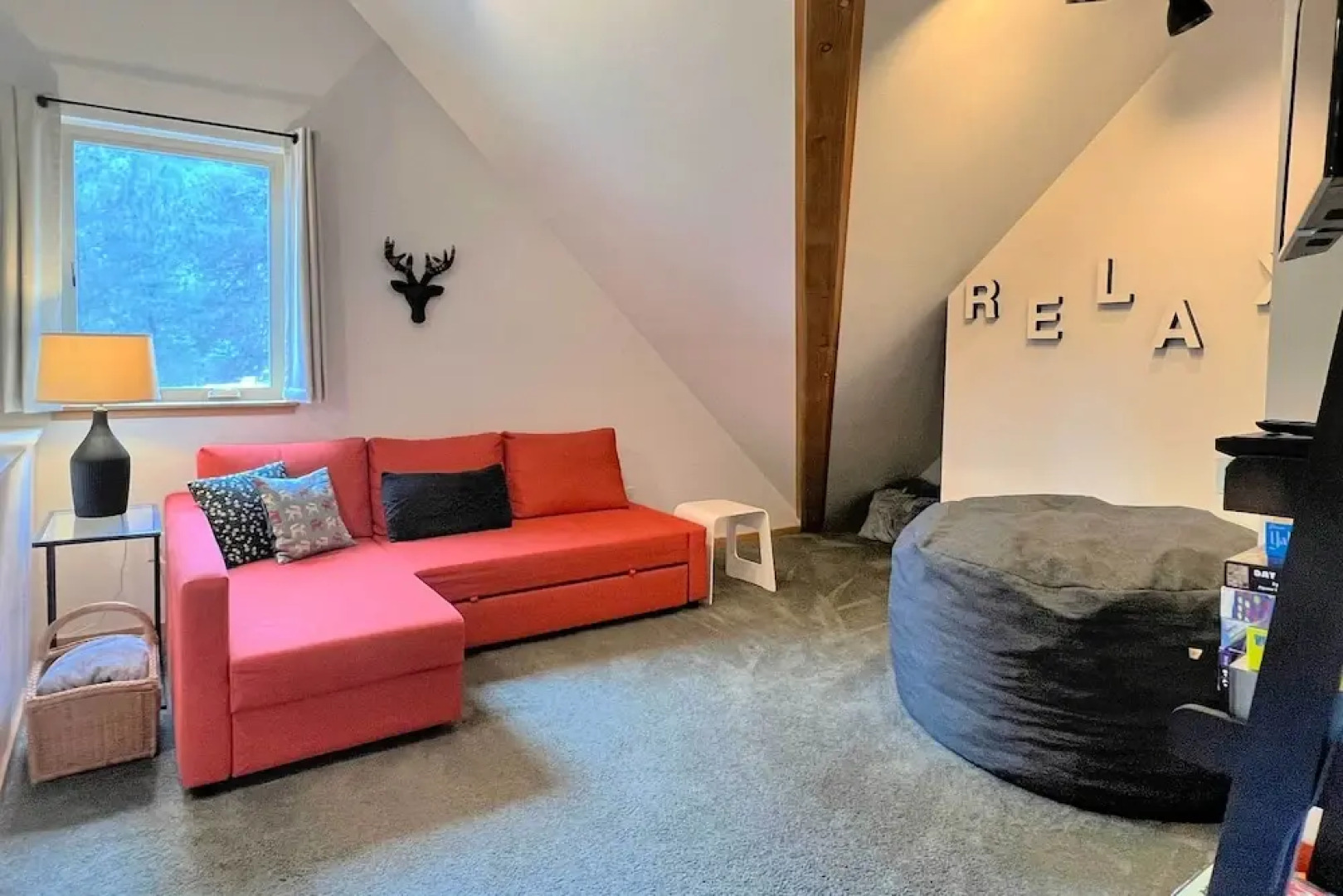 Modern Beaver Valley Cabin w/ Hot Tub & Games!