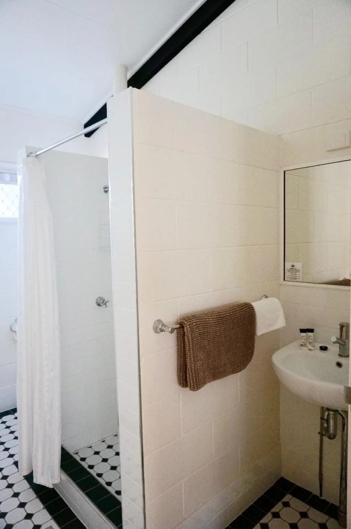 Yongala Lodge by The Strand