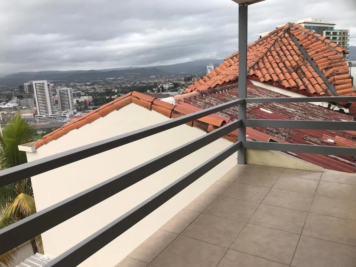 Lomas Apartments & Private Rooms