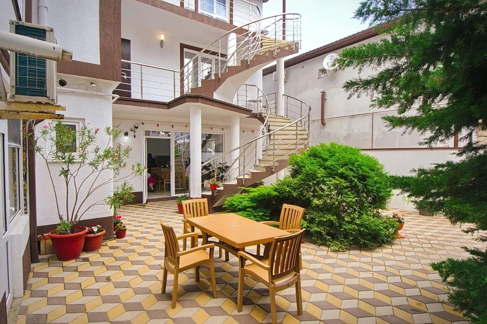 Династия (Кабардинка)