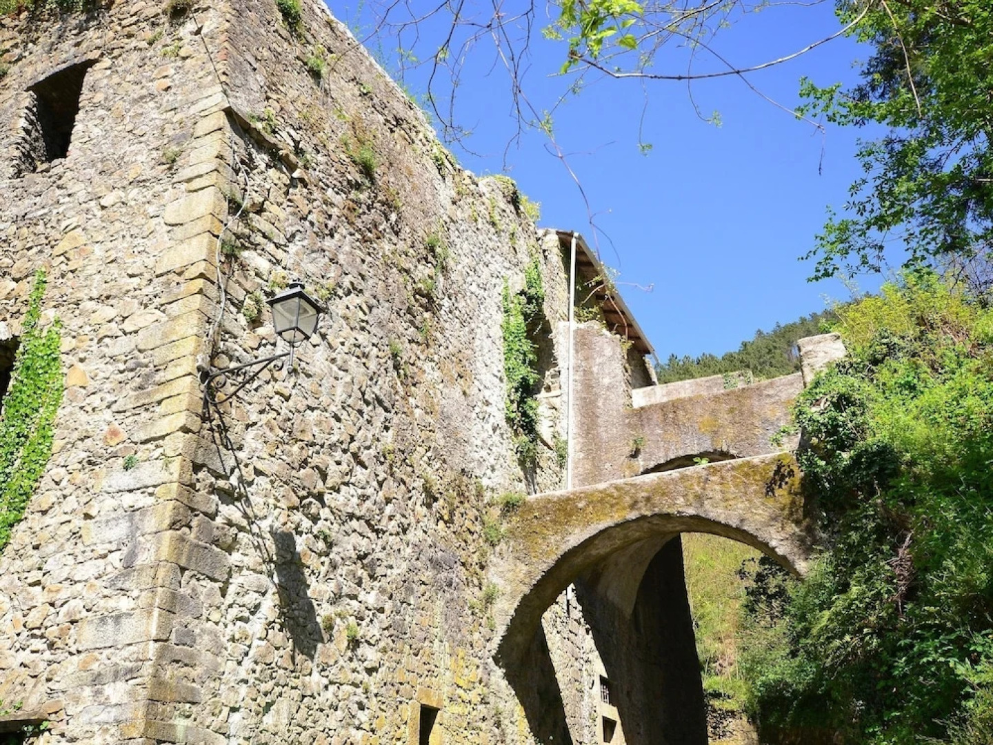 20 km from the 5 Terre, in a small town, 3-room apartment, terrace with view