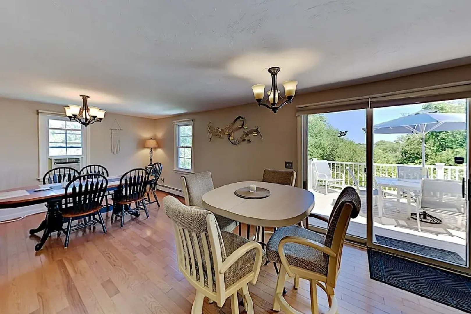 Spacious Wooded W/ Deck & Alfresco Dining 3 Bedroom Home