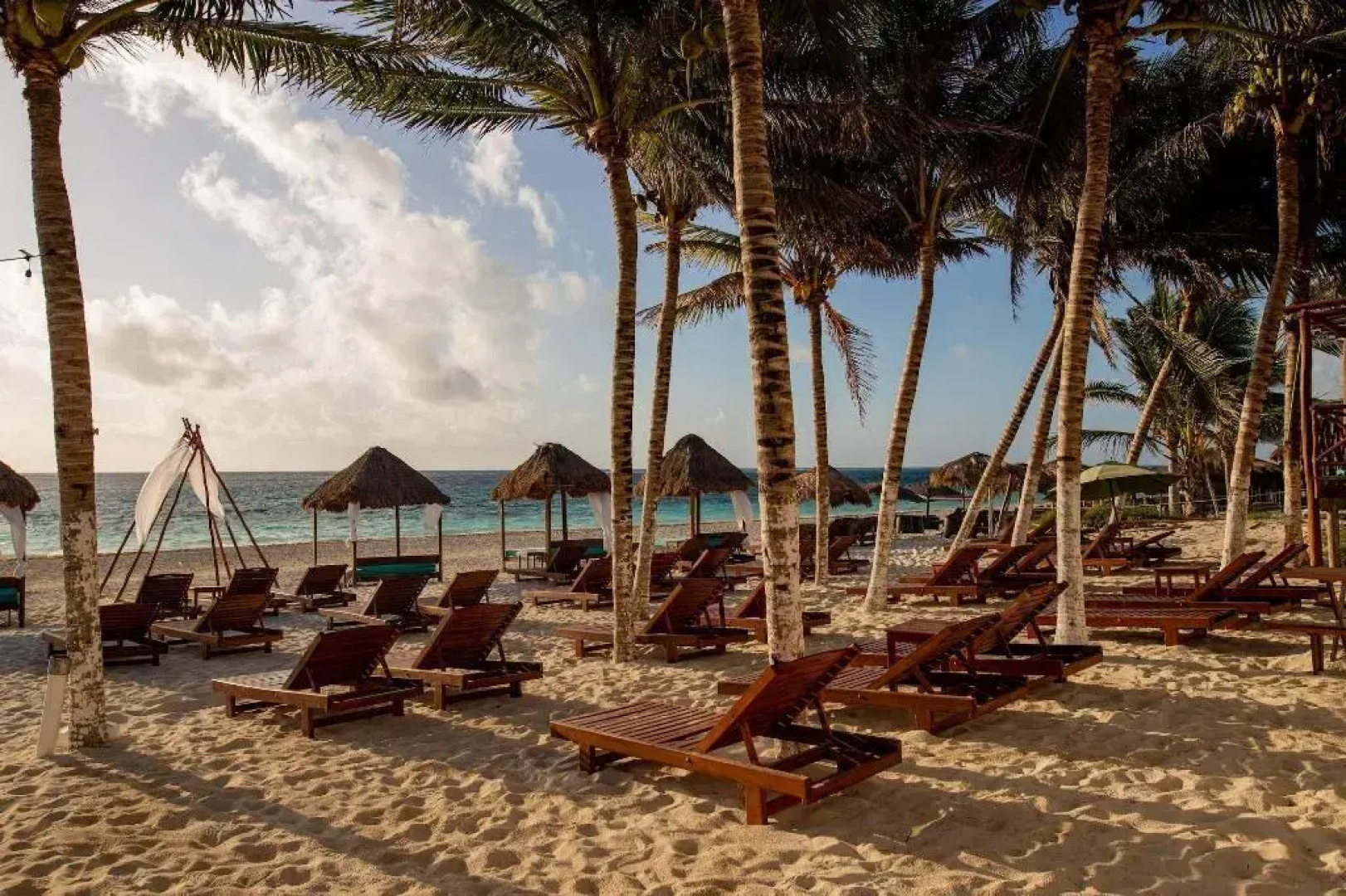 Capital O Hotel Arena Beach Club