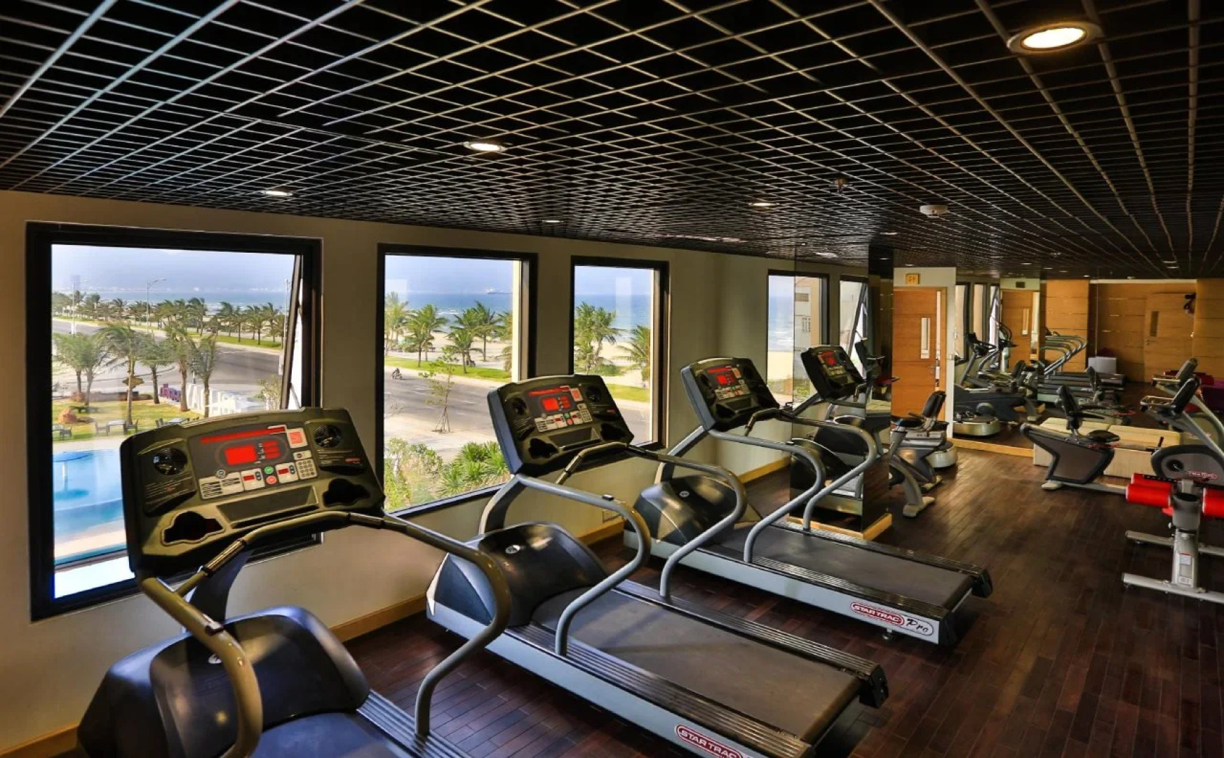 Holiday Beach Hotel Danang