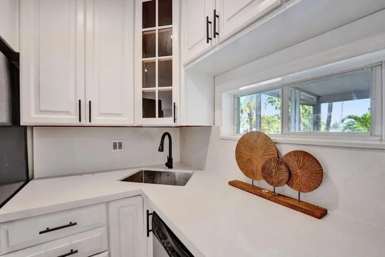 Casa Lago 3 Bedroom Home by Redawning