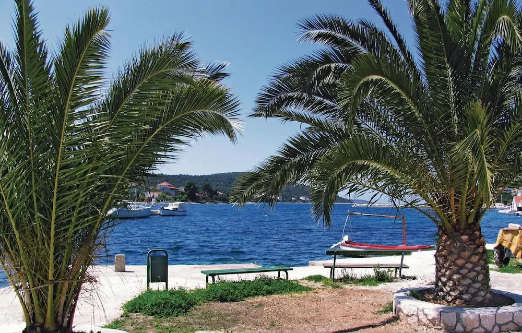 Amazing Home in Drvenik Veliki With 2 Bedrooms