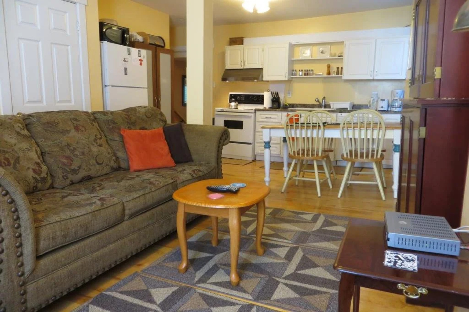 Pleasant Street Suites