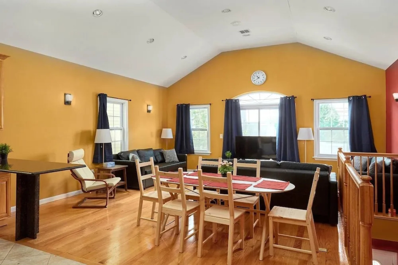 Bright, Spacious House!