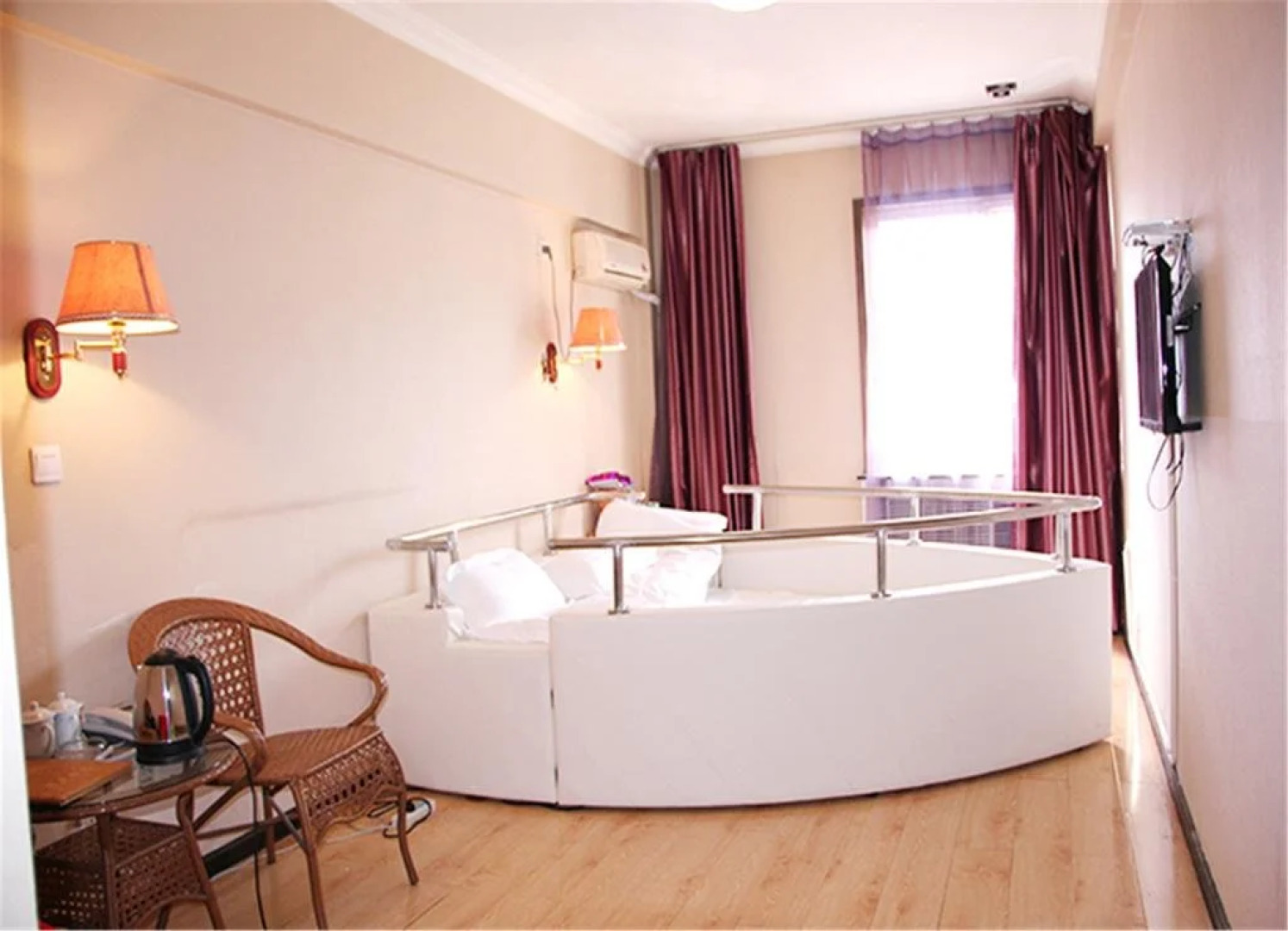 Chengde Xinhe 521 Theme Hotel