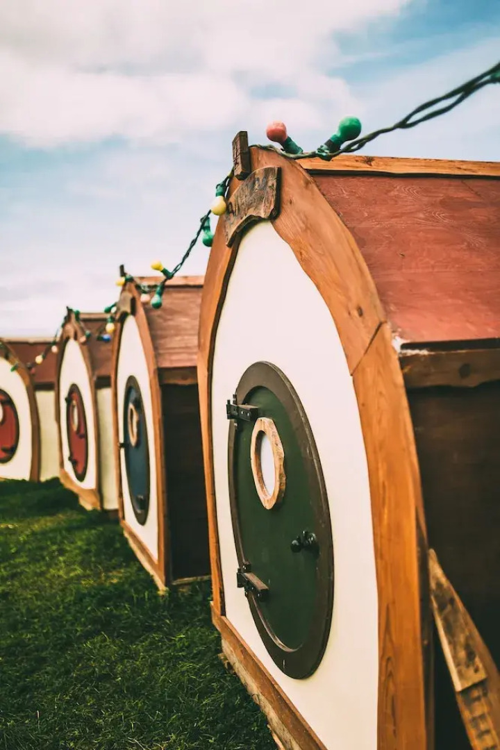 Secluded Meadow, Unique Shire Hut, Perfect Camping