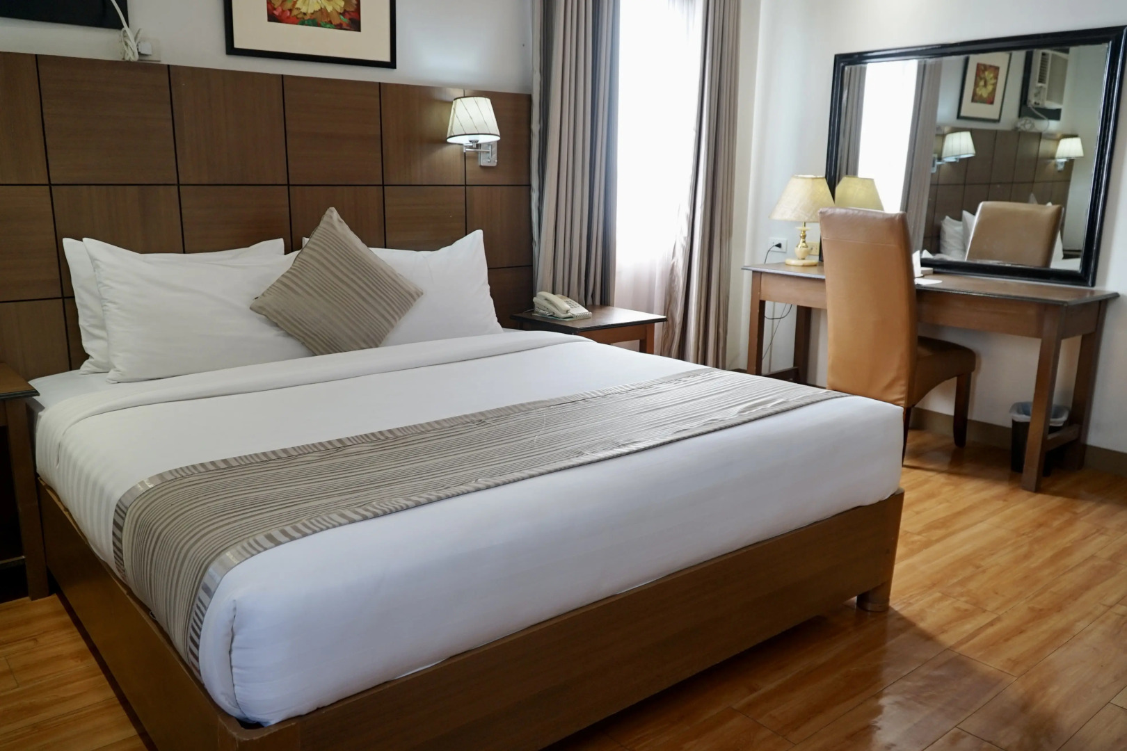 The Pinnacle Hotel and Suites