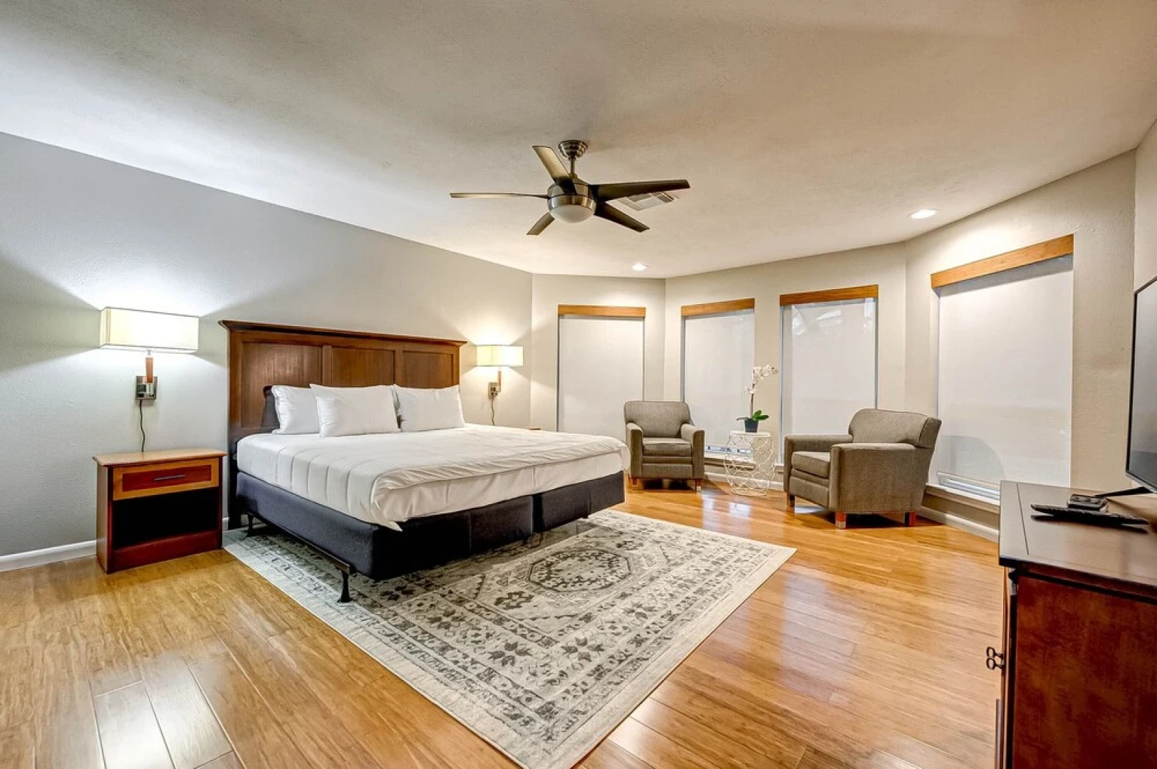 The Hideaway in El Lago, Home Gym, Rain Shower, King Bd, Sleeps 8, Space Center