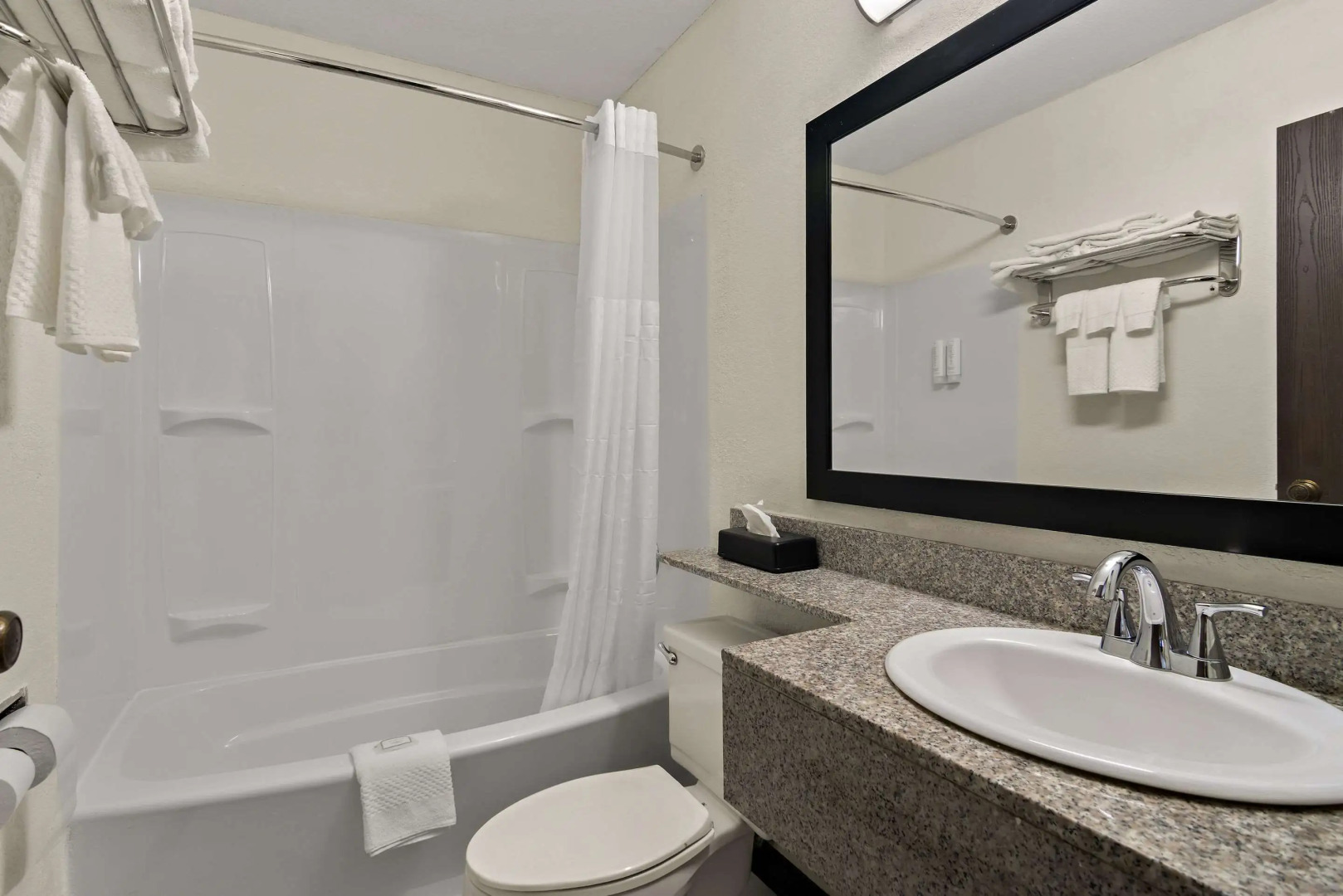 Clarion Pointe Bloomington – Normal near I-55 and University