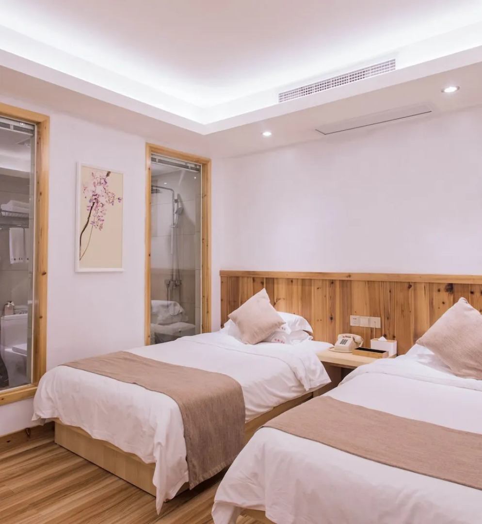 Wuyishan Old Street Sen Live British Inn